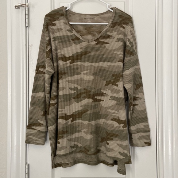 AEO Softest Flannel Plush V Neck Long Sleeve Top - Picture 2 of 12